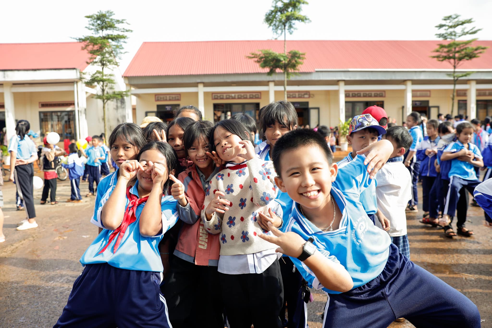 Đong đầy yêu thương trong ánh mắt, nụ cười học sinh vùng biên giới Đắk Nông 