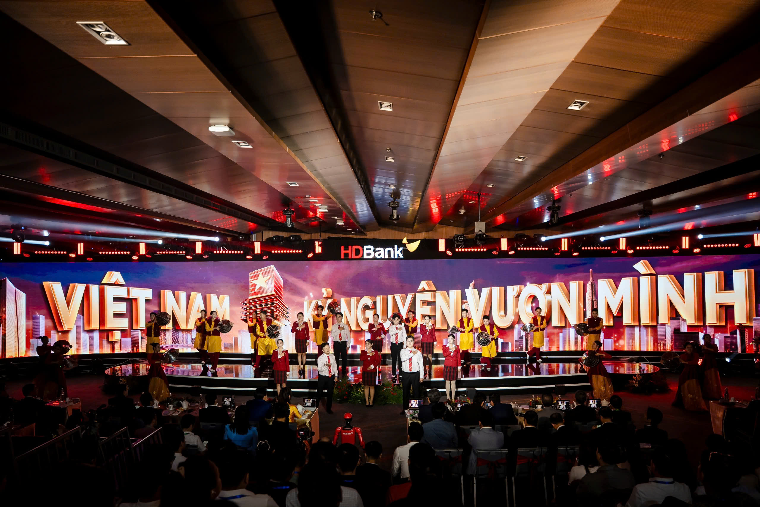 ĐHĐCĐ HDBank 2026: Lợi nhuận kế hoạch tăng 41%, quy mô tiệm cận 1,2 triệu tỷ đồng, mở rộng hợp tác quốc tế và phát hành riêng lẻ thu hút nhà đầu tư nước ngoài