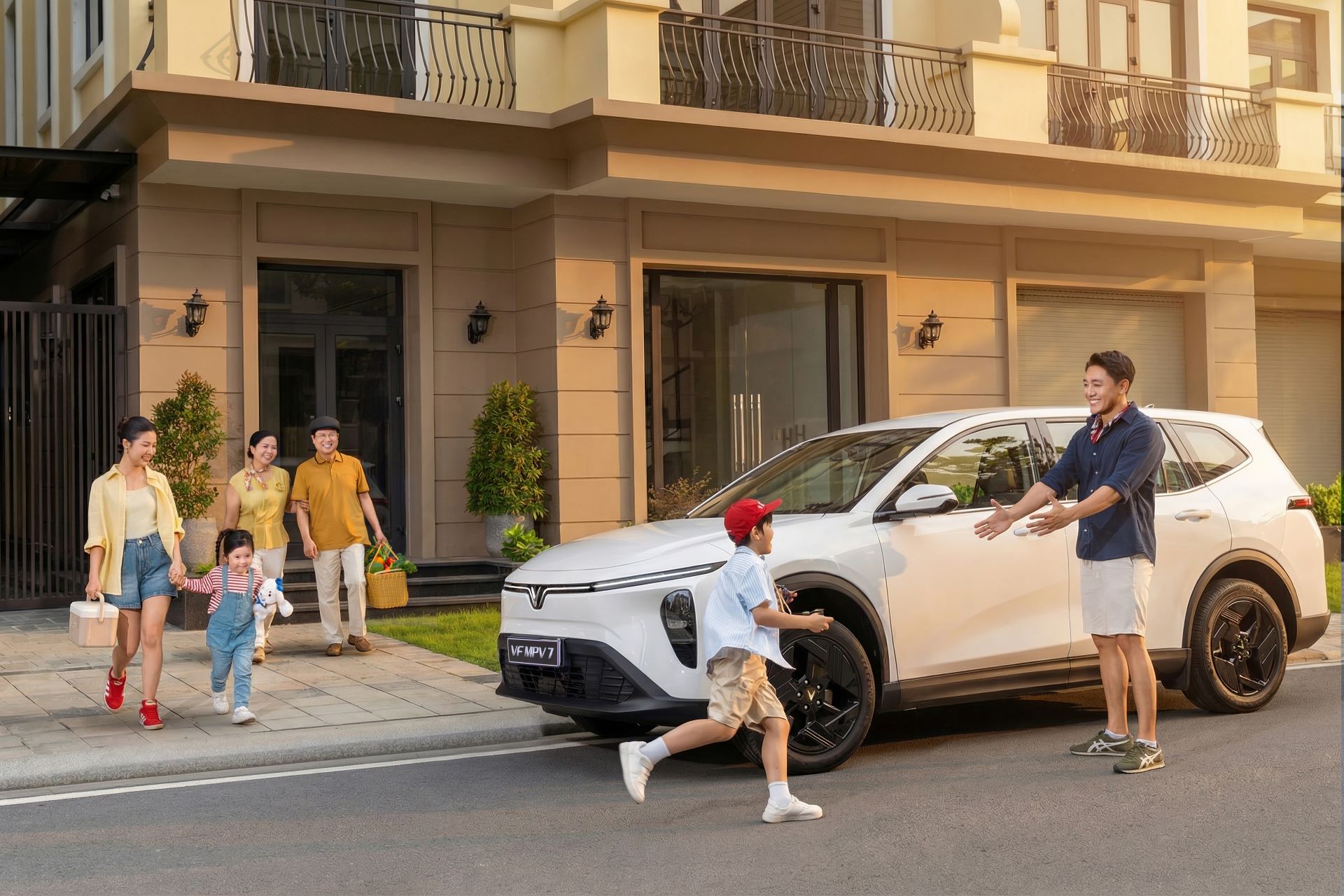 An toàn và tiết kiệm, chủ xe đánh giá VinFast VF MPV 7 là lựa chọn lý tưởng cho những chuyến đi xa 